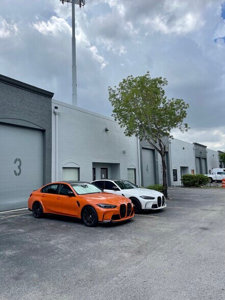 3120 W 84th St, Hialeah, FL à louer - Photo du bâtiment - Image 3 de 6