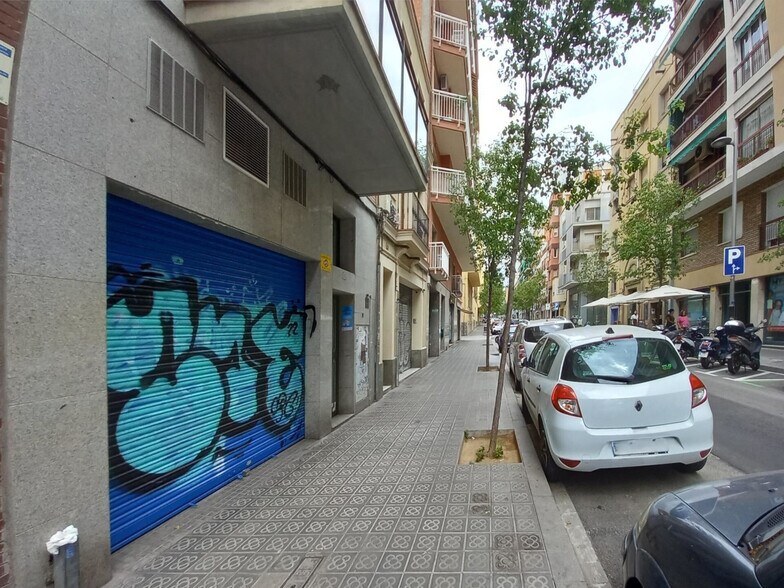 Immeuble residentiel dans Barcelone, Barcelona à vendre - Photo du bâtiment - Image 3 de 3