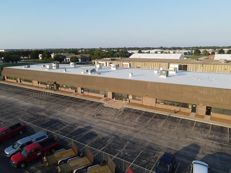 3430 Constitution Dr, Springfield, IL à louer - Photo du bâtiment - Image 3 de 15
