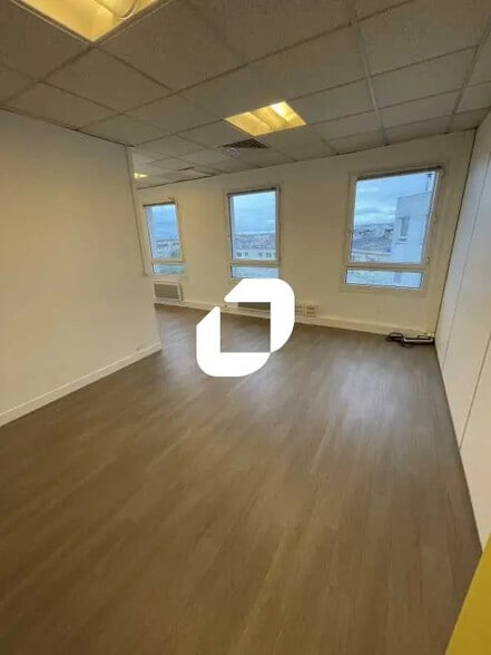 Office in Colombes for sale - Interior Photo - Image 3 of 4