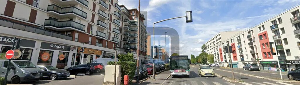 Commerce de détail dans Franconville à louer Photo du bâtiment- Image 1 de 4