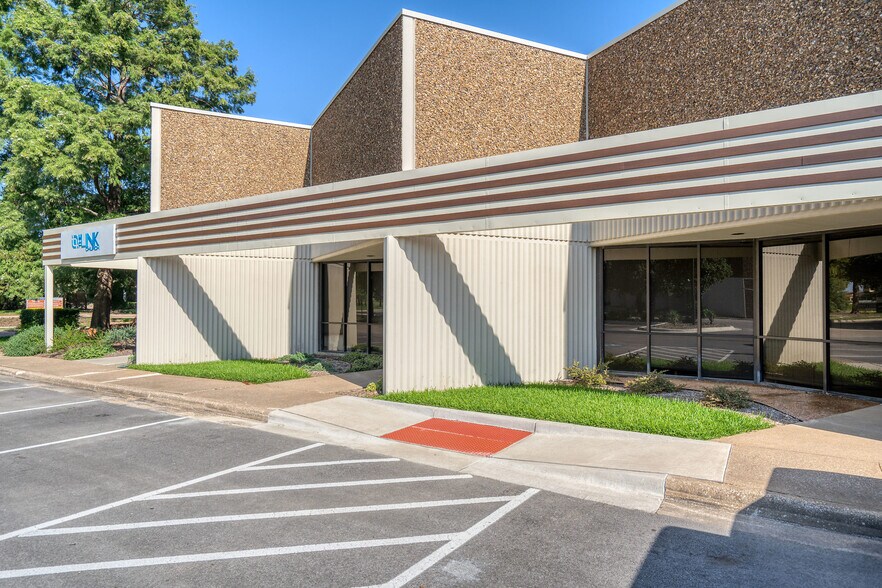 8302-8328 Sterling St, Irving, TX for lease - Building Photo - Image 3 of 11