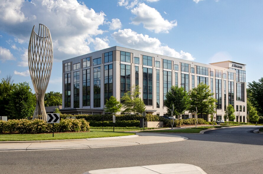 3700 Glenwood Ave, Raleigh, NC à louer - Photo du bâtiment - Image 2 de 21