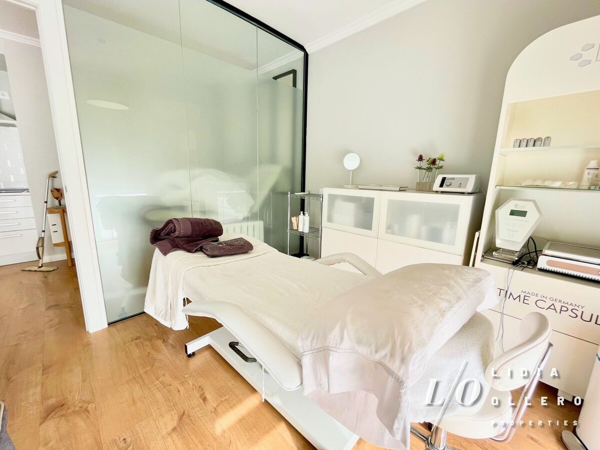 Majadahonda, MAD 28220 - Unit Puerta 04, Esc. 1 - - Interior Photo - Image 1 of 8