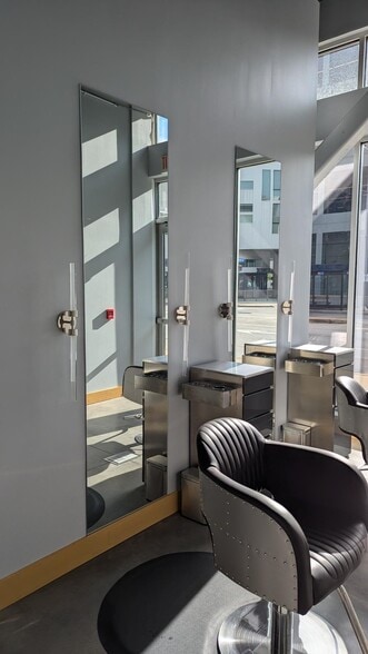 11601 Euclid Ave, Cleveland, OH for lease - Interior Photo - Image 3 of 7