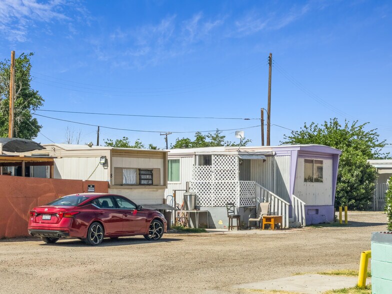 535 W Atkins Ave, Ridgecrest, CA à vendre - Photo du bâtiment - Image 3 de 40