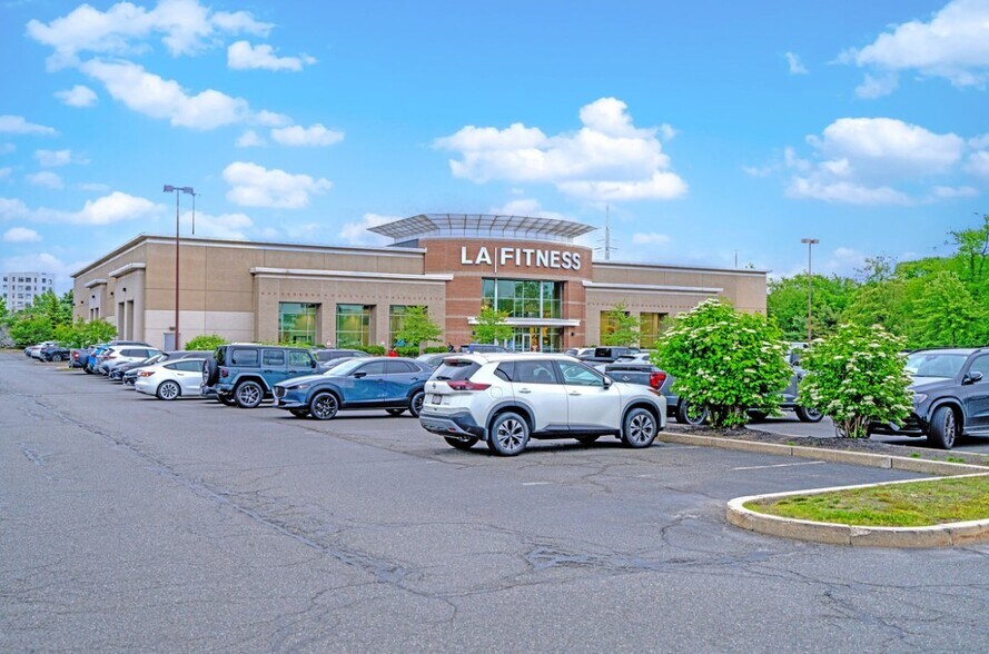 1450 Broadway, Saugus, MA à vendre - Photo du bâtiment - Image 2 de 7