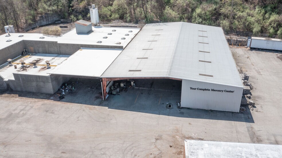 574 Danbury Rd, New Milford, CT à louer - Photo du bâtiment - Image 2 de 5