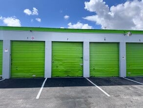 821 NW 45th St, Oakland Park, FL à louer Photo du bâtiment- Image 1 de 4