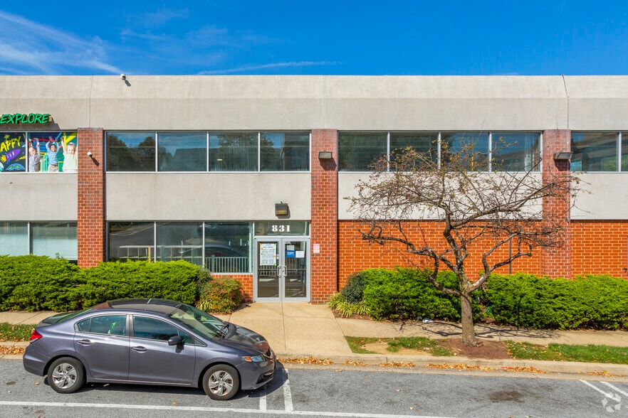 831 Russell Ave, Gaithersburg, MD for lease - Building Photo - Image 2 of 7