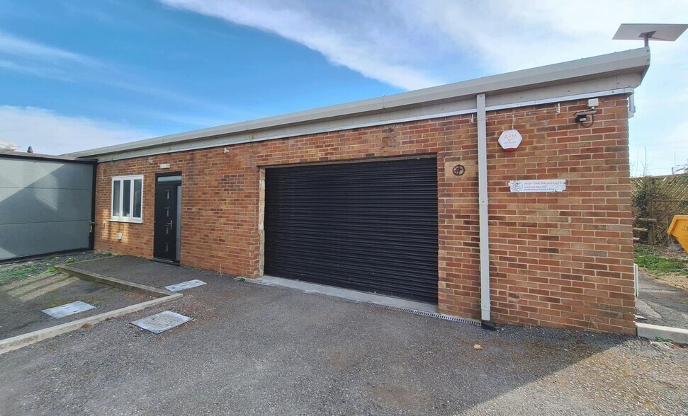 21 Bamfurlong Ln, Staverton à louer - Photo du bâtiment - Image 2 de 5