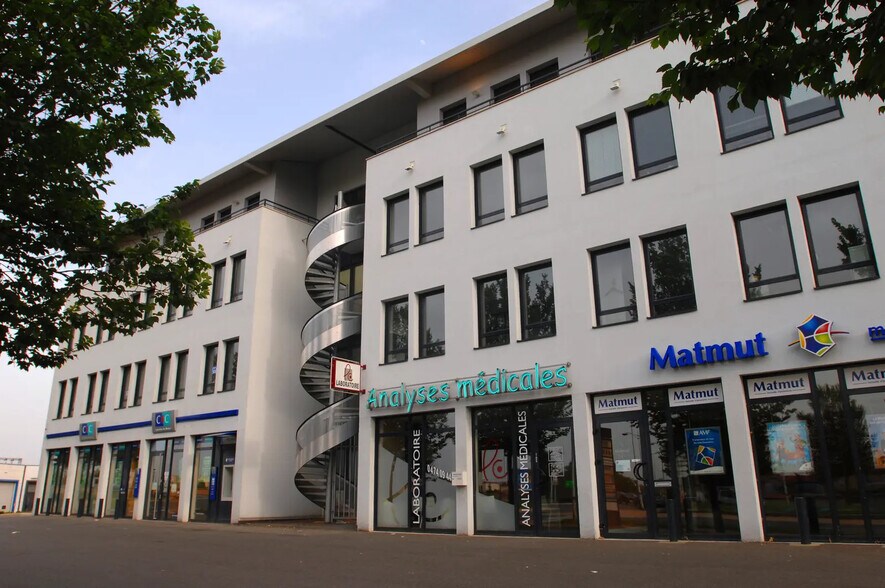 70 Rue Des Chantiers Du Beaujolais, Limas à vendre - Photo du bâtiment - Image 2 de 2