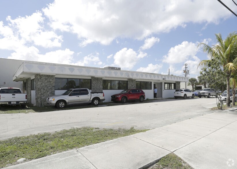 4400 NW 135th St, Opa Locka, FL à louer - Photo du bâtiment - Image 3 de 6