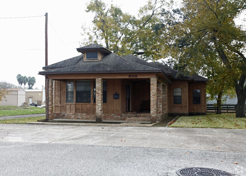 608 N Front St, Angleton, TX à vendre - Photo du bâtiment - Image 2 de 3