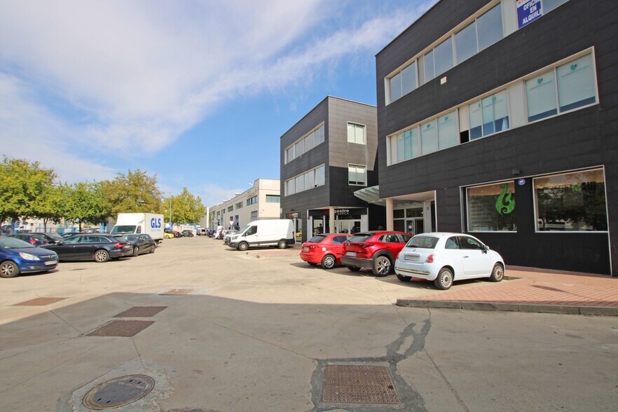 Office in Rivas-Vaciamadrid, Madrid for sale - Building Photo - Image 1 of 3