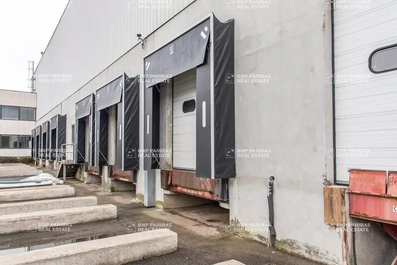 Flex in Bondoufle for lease Building Photo- Image 1 of 13