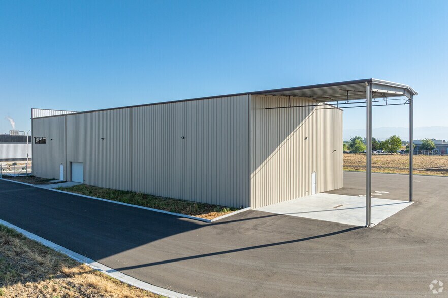 725 Industrial Ave, Tulare, CA for sale - Building Photo - Image 2 of 4