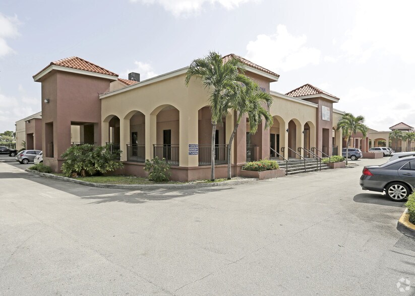 8347-8369 NW 36th St, Miami, FL à louer - Photo du bâtiment - Image 2 de 18