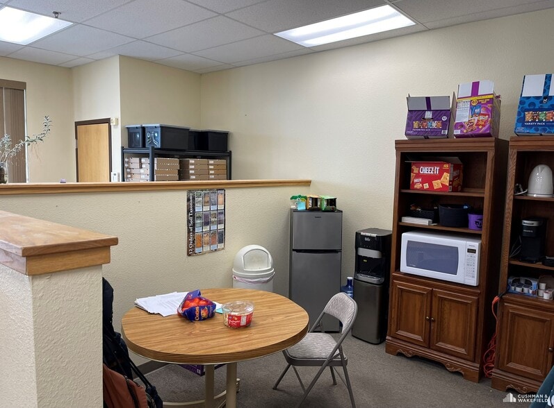 4562 Denrose Ct, Fort Collins, CO for lease - Interior Photo - Image 3 of 4