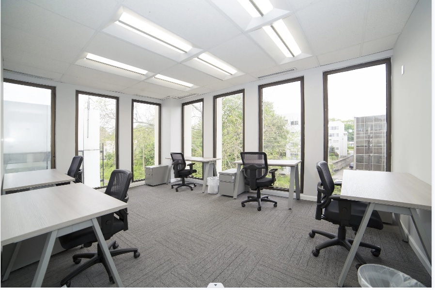 185 Great Neck Rd, Great Neck, NY for lease Interior Photo- Image 1 of 8