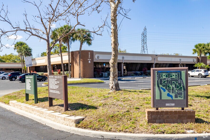 13830 N 58th St, Clearwater, FL à louer - Photo du bâtiment - Image 3 de 27