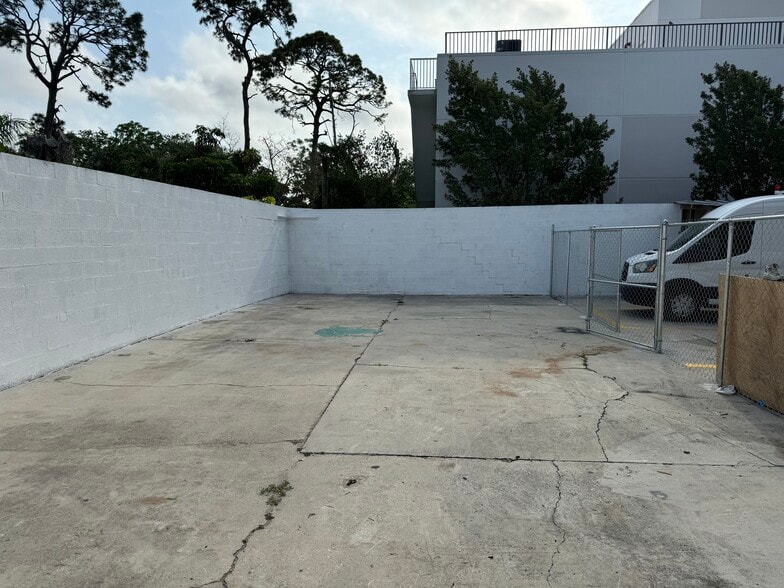 3047 Terrace Ave, Naples, FL for lease - Building Photo - Image 2 of 3