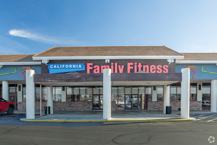 7700 Sunrise Blvd, Citrus Heights, CA à louer - Photo du bâtiment - Image 3 de 15