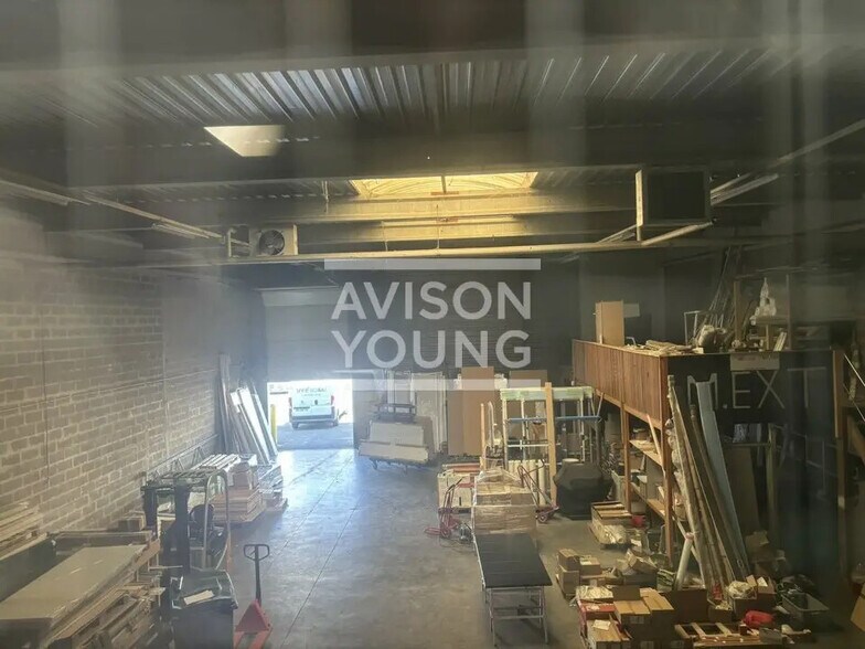 Flex in Gennevilliers for lease - Interior Photo - Image 2 of 7