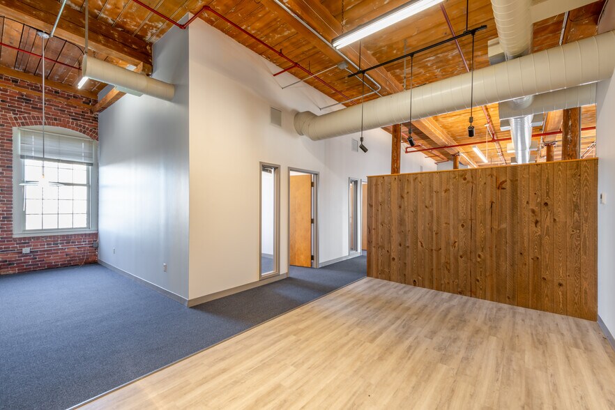 175 Cabot St, Lowell, MA à louer - Numérisation 3D de Matterport - Image 2 de 25