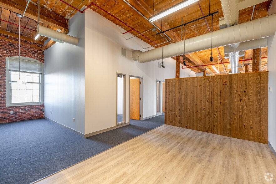 175 Cabot St, Lowell, MA à louer - Numérisation 3D de Matterport - Image 2 de 25