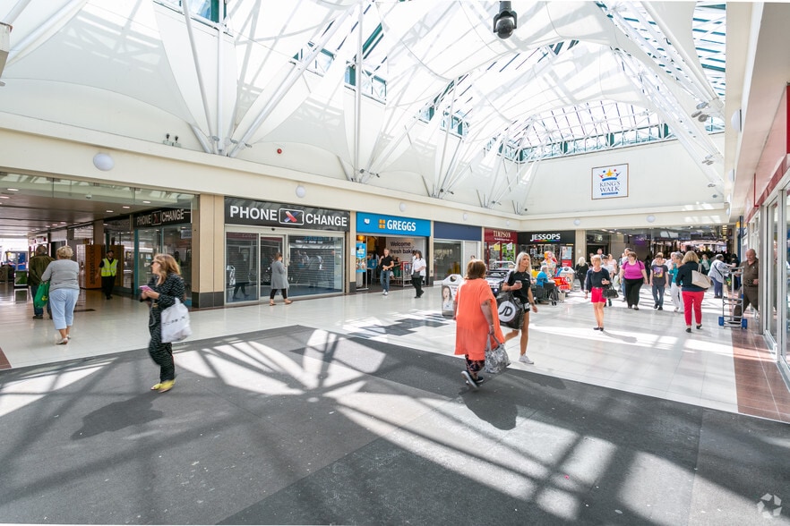 Kings Walk, Gloucester for lease - Interior Photo - Image 3 of 16