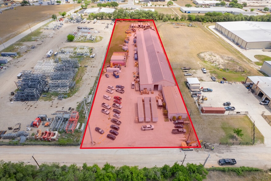 2511 N Heideke St, Seguin, TX à louer - Photo du bâtiment - Image 3 de 11