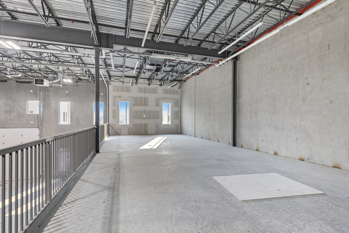 2173 Optic Crt, Kelowna, BC for lease Interior Photo- Image 1 of 4