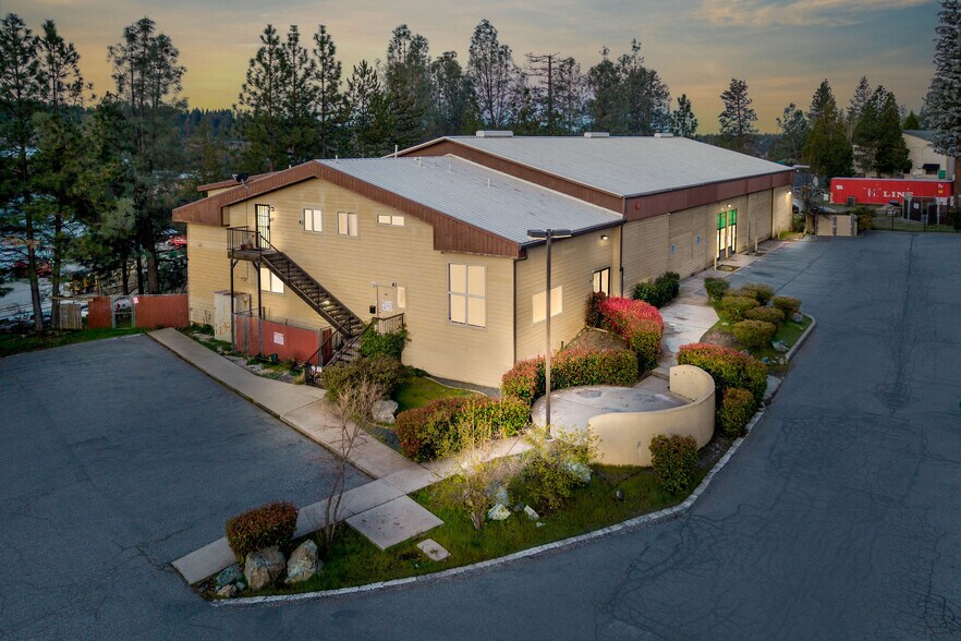 957 Golden Gate Ter, Grass Valley, CA à vendre - Photo du bâtiment - Image 2 de 41