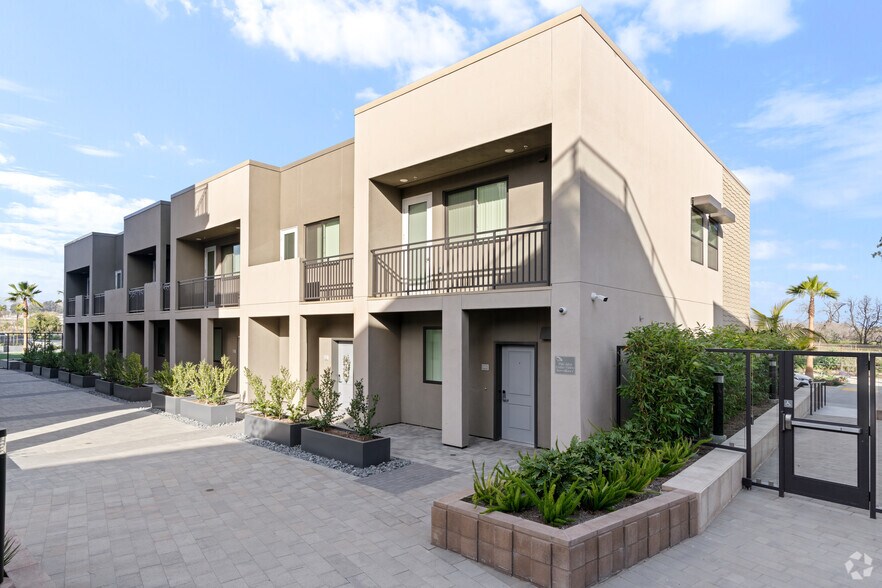 6838-6874 Northbank Dr, Ventura, CA à louer - Photo du bâtiment - Image 3 de 45