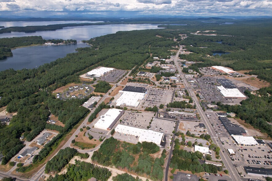 770 Roosevelt Trl, Windham, ME à louer - Photo du bâtiment - Image 1 de 4