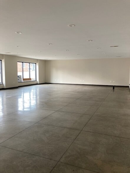 115 E Whiteside St, Columbia, IL for sale - Interior Photo - Image 3 of 6