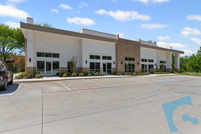 1802 W Pleasant Ridge Rd, Arlington, TX à vendre - Photo du bâtiment - Image 2 de 9