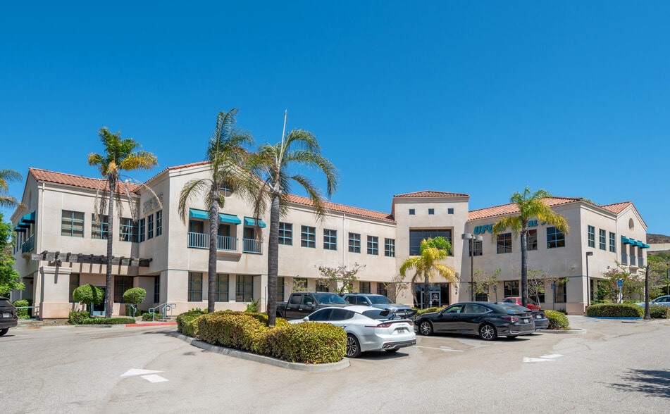 816 Camarillo Springs Rd, Camarillo, CA for sale - Building Photo - Image 2 of 15