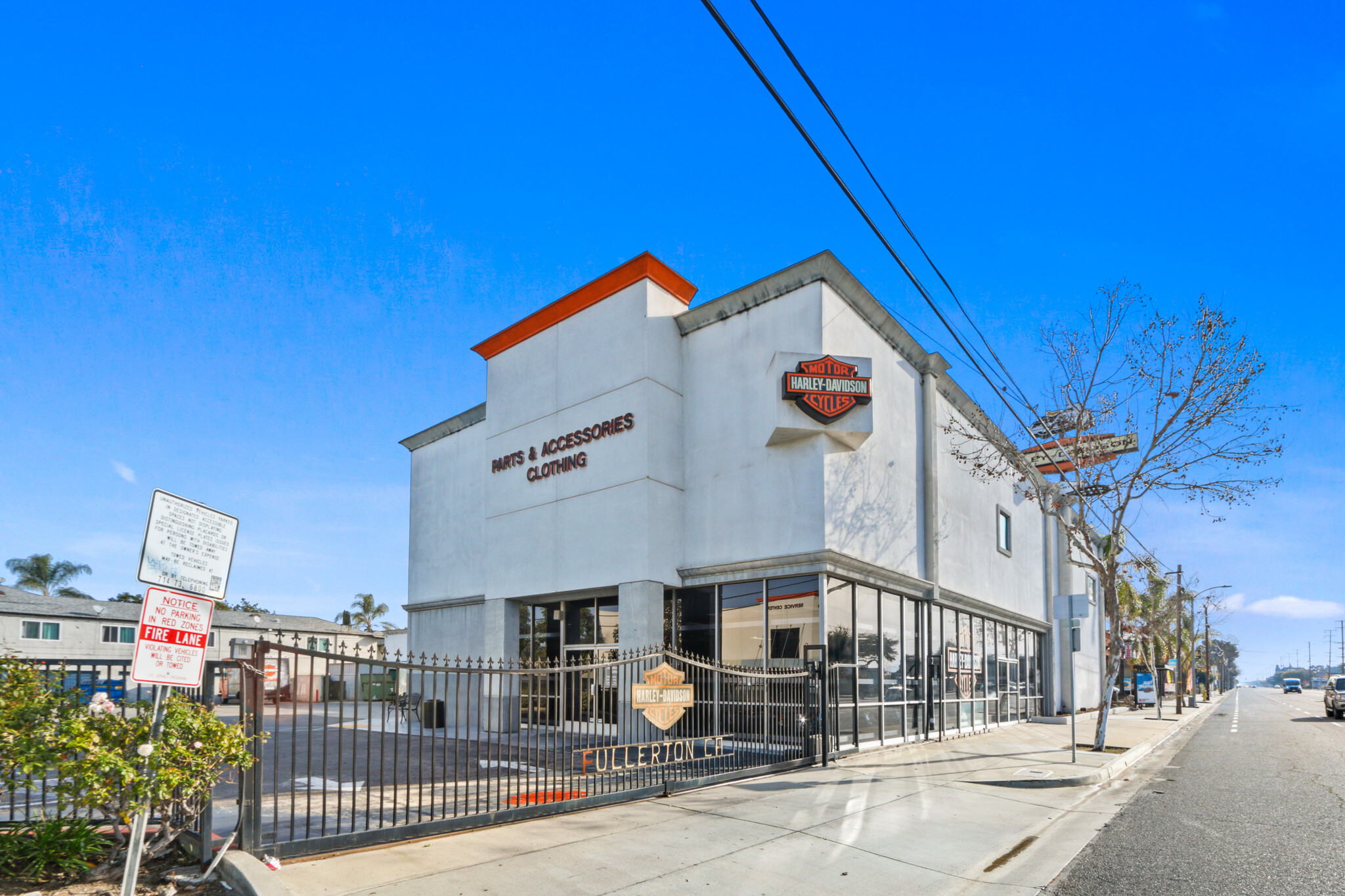 Harley-Davidson Showroom Building(s) portefeuille de 3 propriétés à vendre sur LoopNet.ca Photo du bâtiment- Image 1 de 9