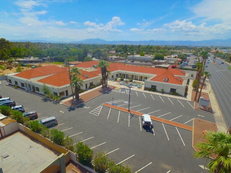 2915 W Charleston Blvd, Las Vegas, NV à louer - Aérien - Image 2 de 3