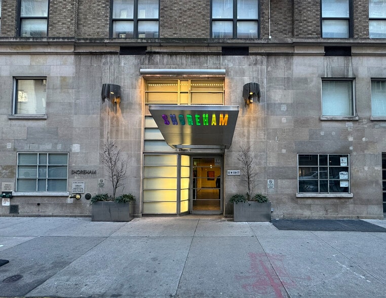 33 W 55th St, New York, NY for lease - Building Photo - Image 2 of 26