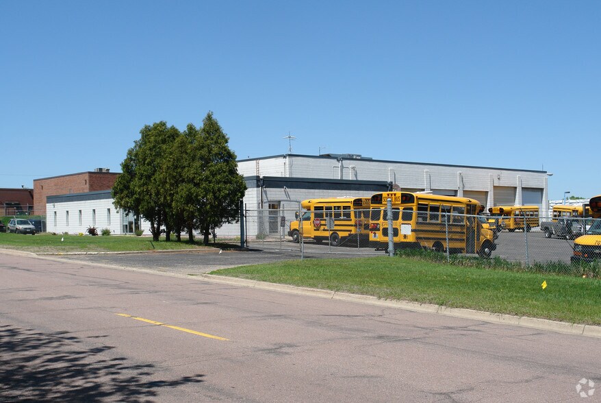 2000 W 96th St, Bloomington, MN à louer - Photo principale - Image 1 de 6