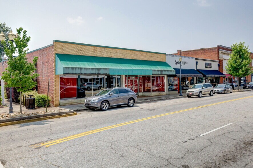 112 S Pendleton St, Easley, SC à louer - Photo du bâtiment - Image 2 de 66