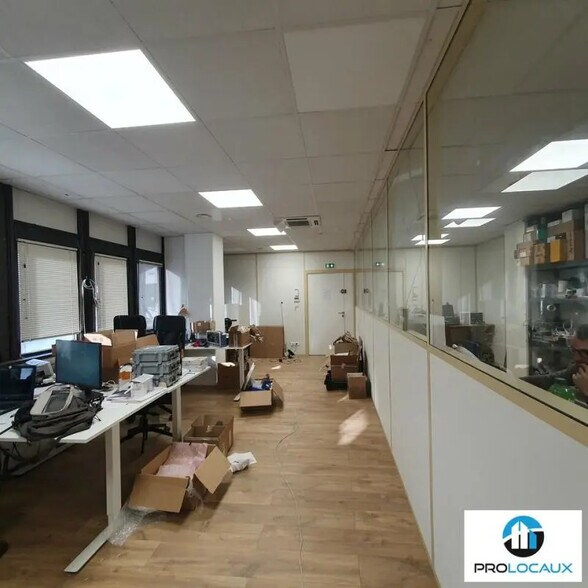Bureau dans Grenoble à louer - Photo principale - Image 2 de 9