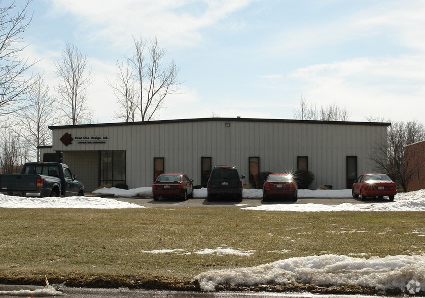 9941 York Theta Dr, North Royalton, OH à vendre - Photo du bâtiment - Image 3 de 8