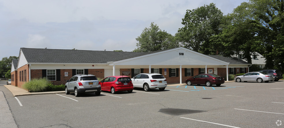 518 E Main St, Riverhead, NY for sale - Building Photo - Image 1 of 1