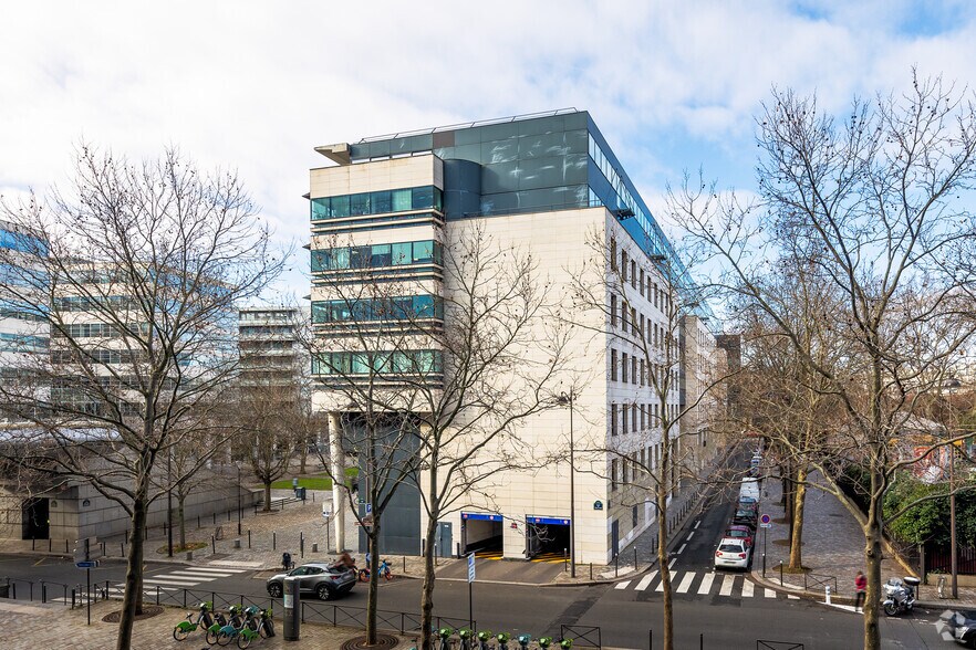 2-22 Place Des Vins De France, Paris à louer - Photo du bâtiment - Image 3 de 12