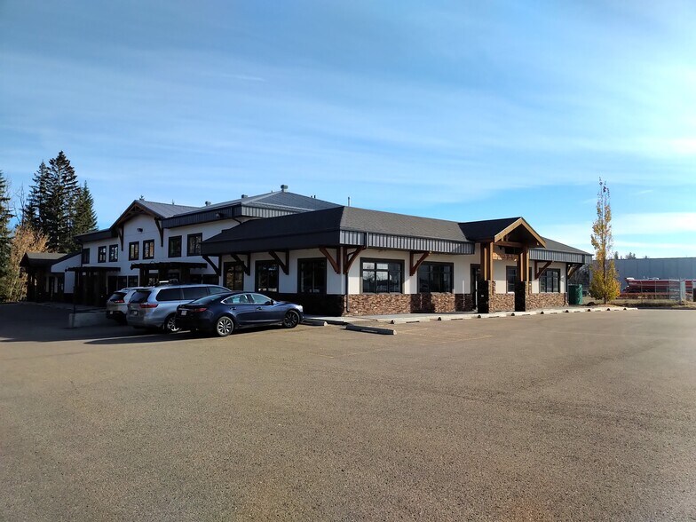 232 Spruce St, Red Deer County, AB for lease - Building Photo - Image 2 of 3