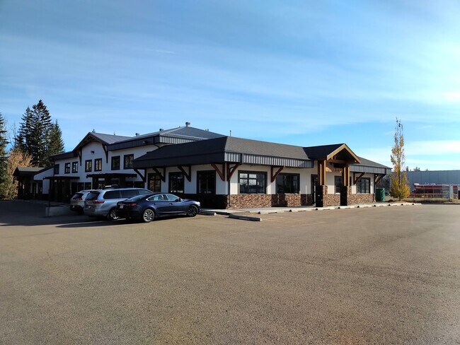Plus de détails pour 232 Spruce St, Red Deer County, AB - Commerce de détail à louer
